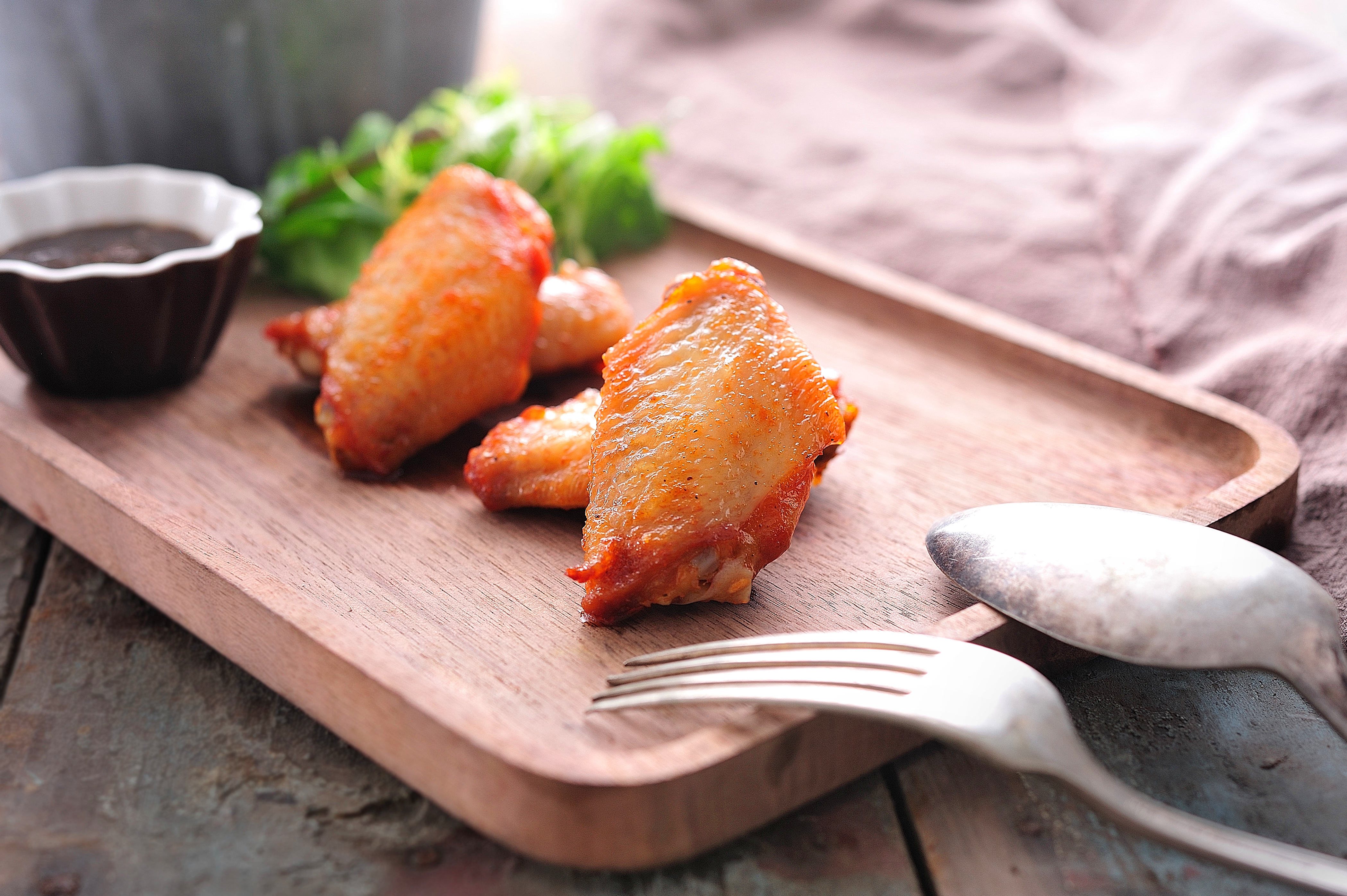 政策：引导电商主体到乡村布局；3003新葡的京集团发展：加码“熟食化”战略